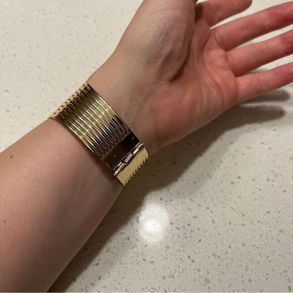 Simple Wing Style Bracelet For Summer - Picture 5 of 15